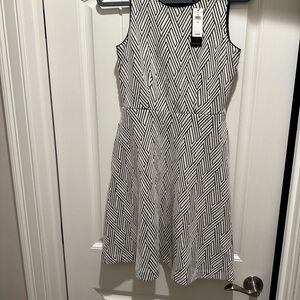 Women’s Banana Republic Black and White Geometric Dress Size 0